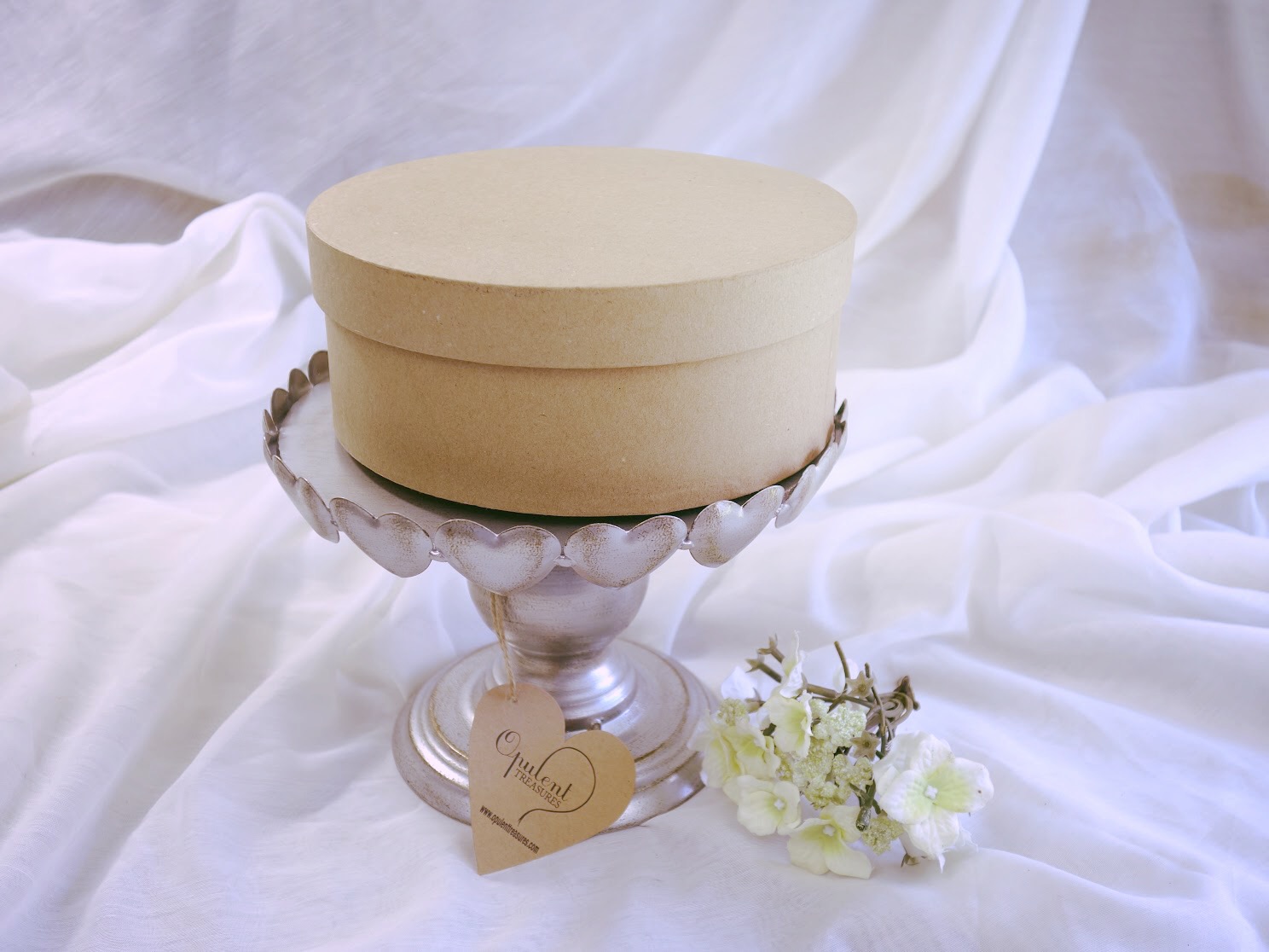 hat box and cake stand